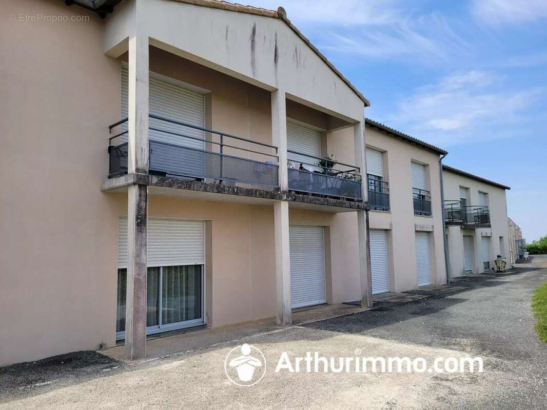 Appartement à SAINT-JEAN-D'ANGELY