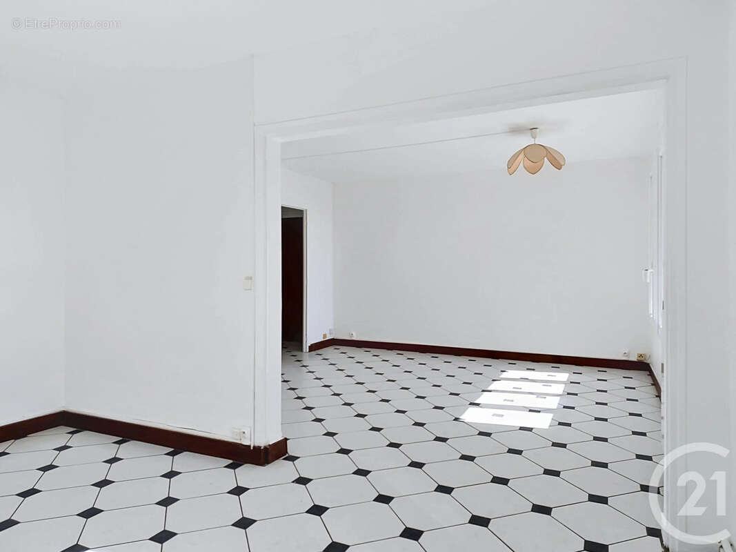 Appartement à PARON
