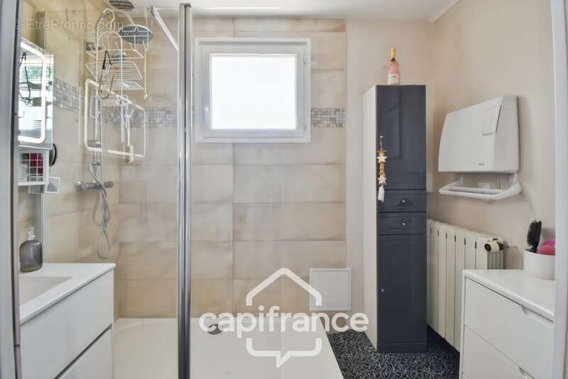 Maison entièrement rénovée de plain-pied, 3 chambres, proche Bletterans (39) - photo 9