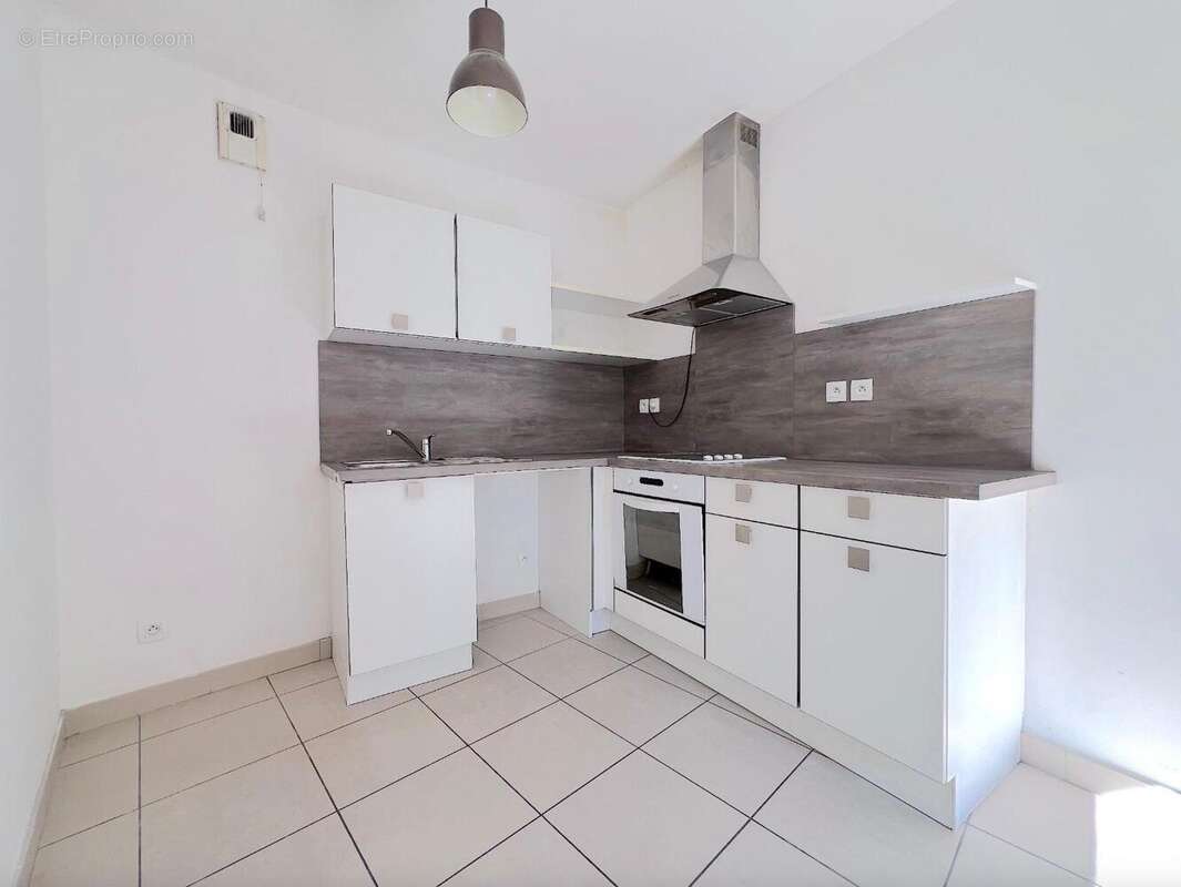   - Appartement à LYON-3E