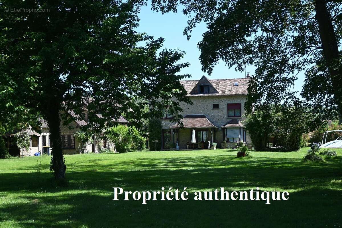 Maison à MENILLES
