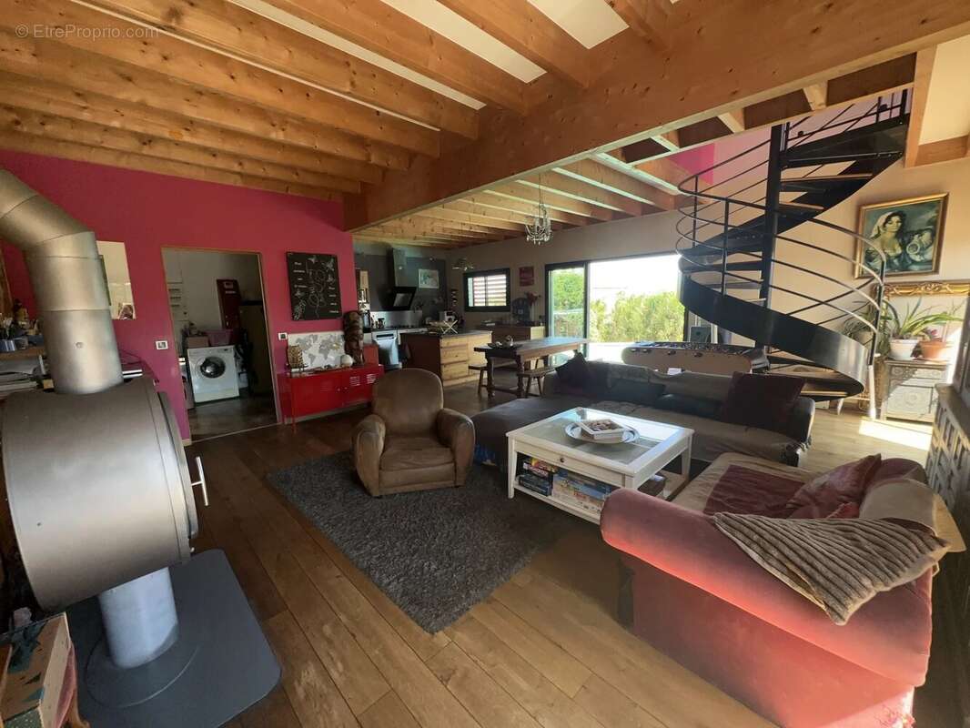 Maison à OPOUL-PERILLOS