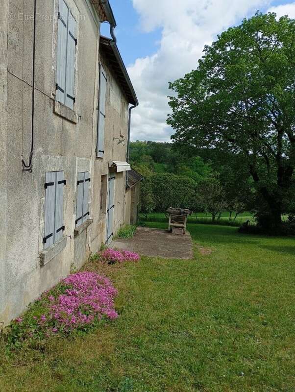 Corps de ferme a restaurer sur 9000 m2 de terrain - photo 7