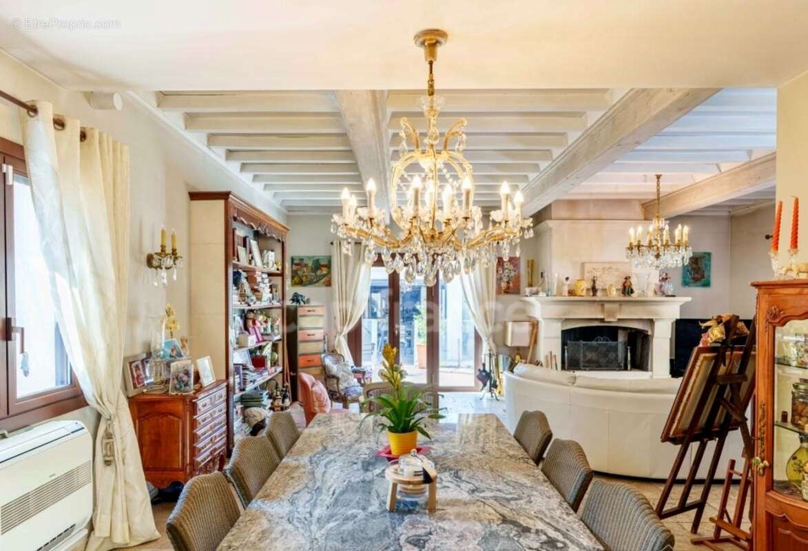 Propriete à vendre 11 pièces FONTVIEILLE (13) - photo 4