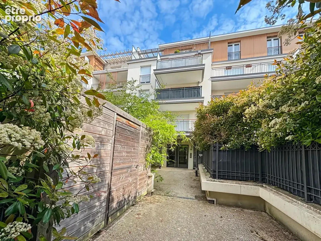 Dernier etage proche rer a avec deux places de parking - photo 10