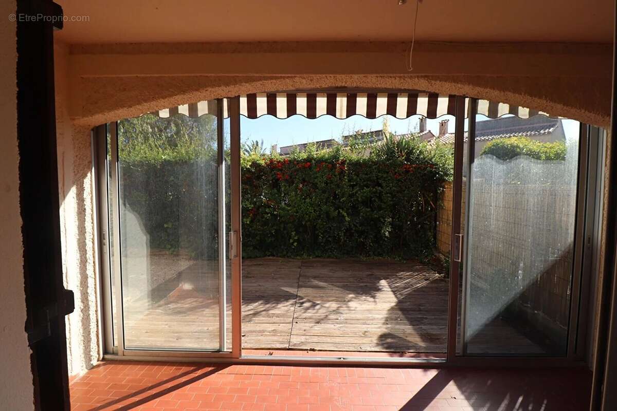 Appartement à SAINT-CYR-SUR-MER