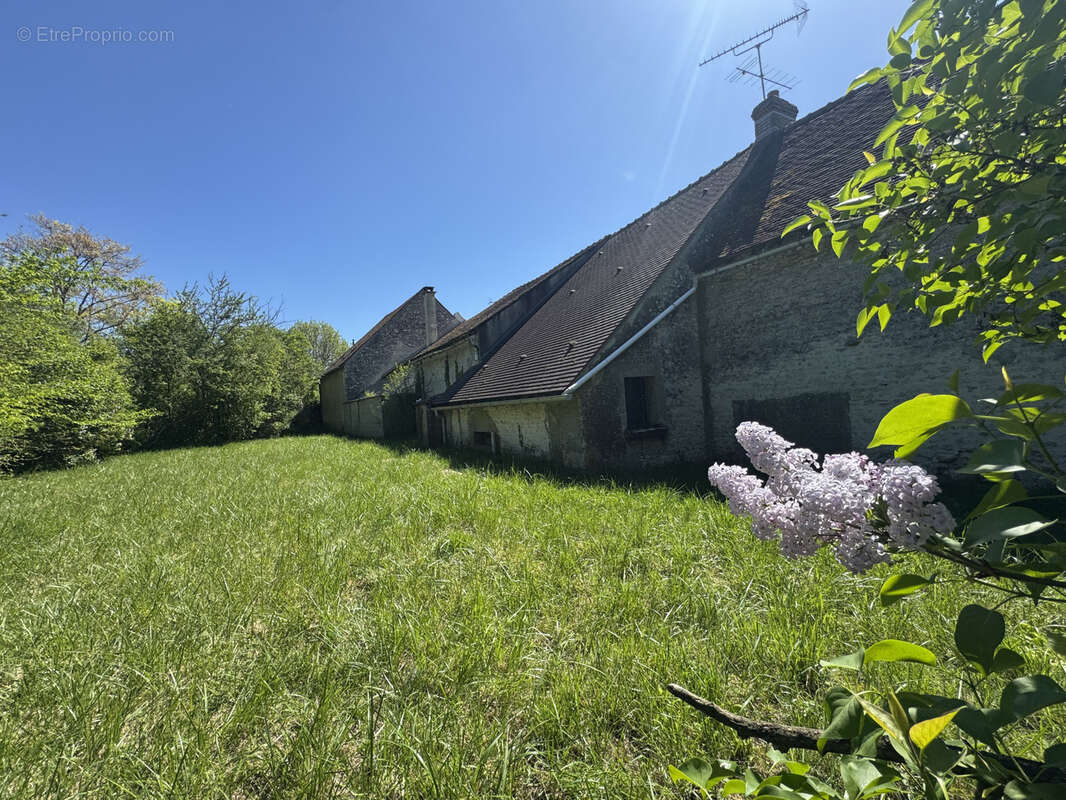 Maison à COURTEMPIERRE