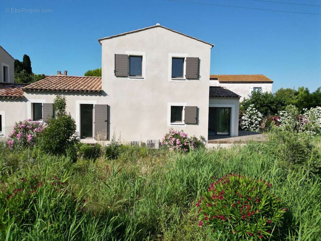 Maison à VIC-LA-GARDIOLE