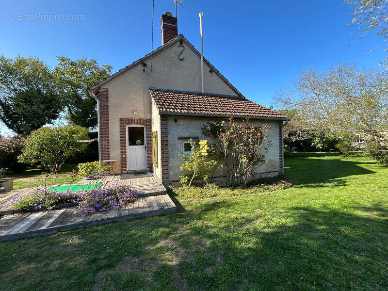 Propriété de charme sur 2 300 m² de terrain arboré sans vis-à-vis offrant calme espace et potentiel exceptionnel CHAMPCEVRAIS (8 - photo 9