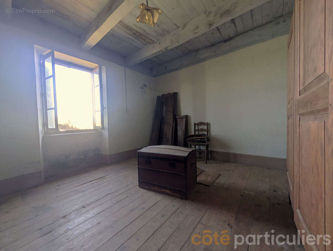 Maison à COMPS-LA-GRAND-VILLE