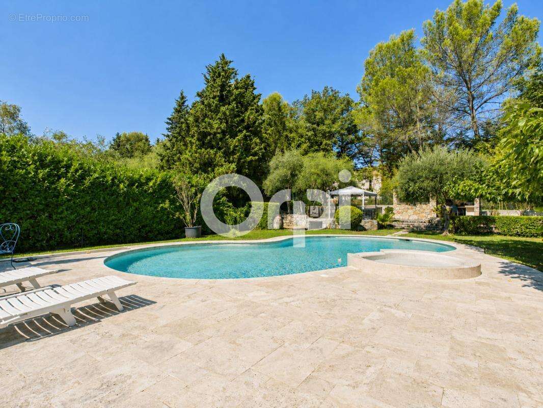 Double garage - hyper calme - grand terrain plat - piscine - pool house - photo 5