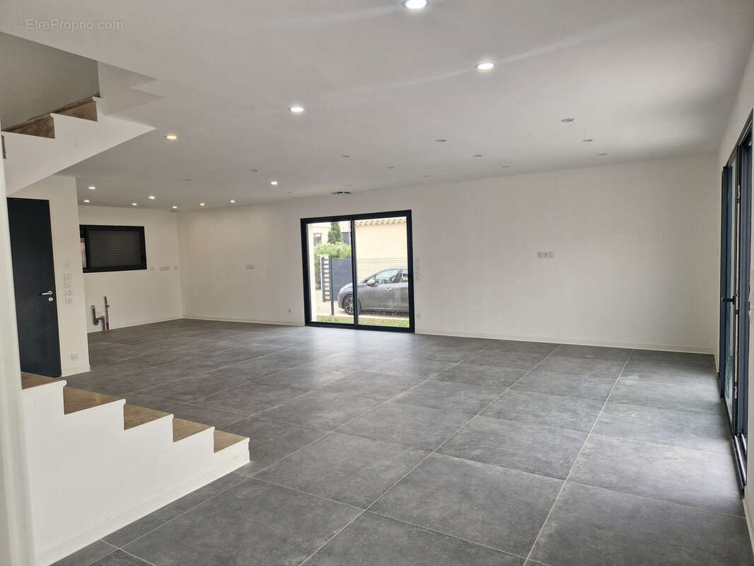 Maison à MONTELIMAR