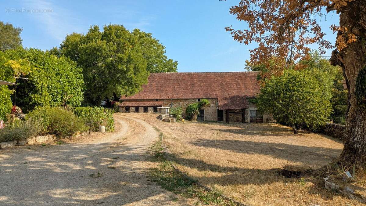 Livernon - Élégante propriété de campagne avec piscine, court de tennis et 2,5 hectares - photo 15