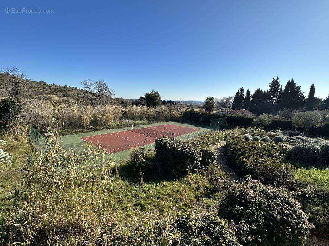 Maison à MONTOULIERS