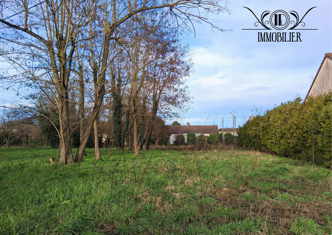 Terrain à POILLY-LEZ-GIEN