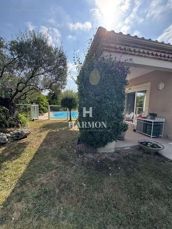 Harmon à vendre :  Élégante maison de plain-pied avec piscine à Pau - photo 18