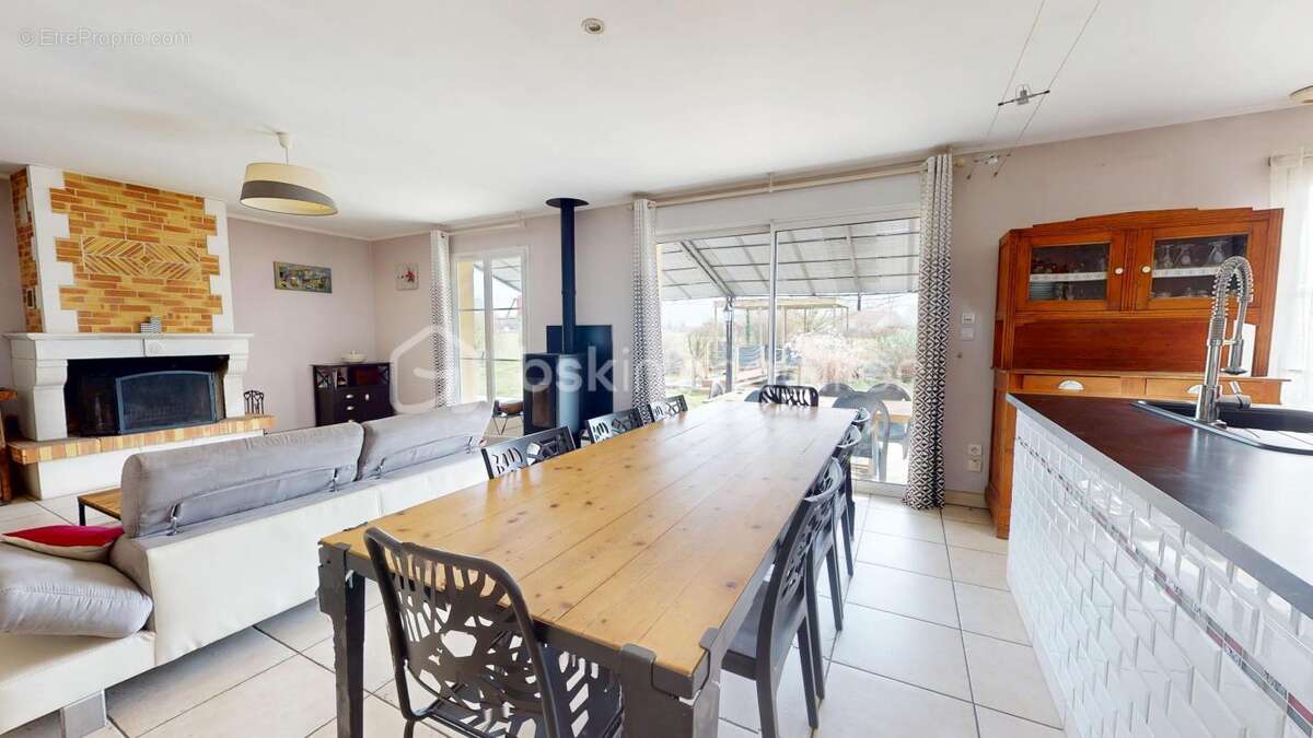 Maison à SAVIGNY-EN-SEPTAINE