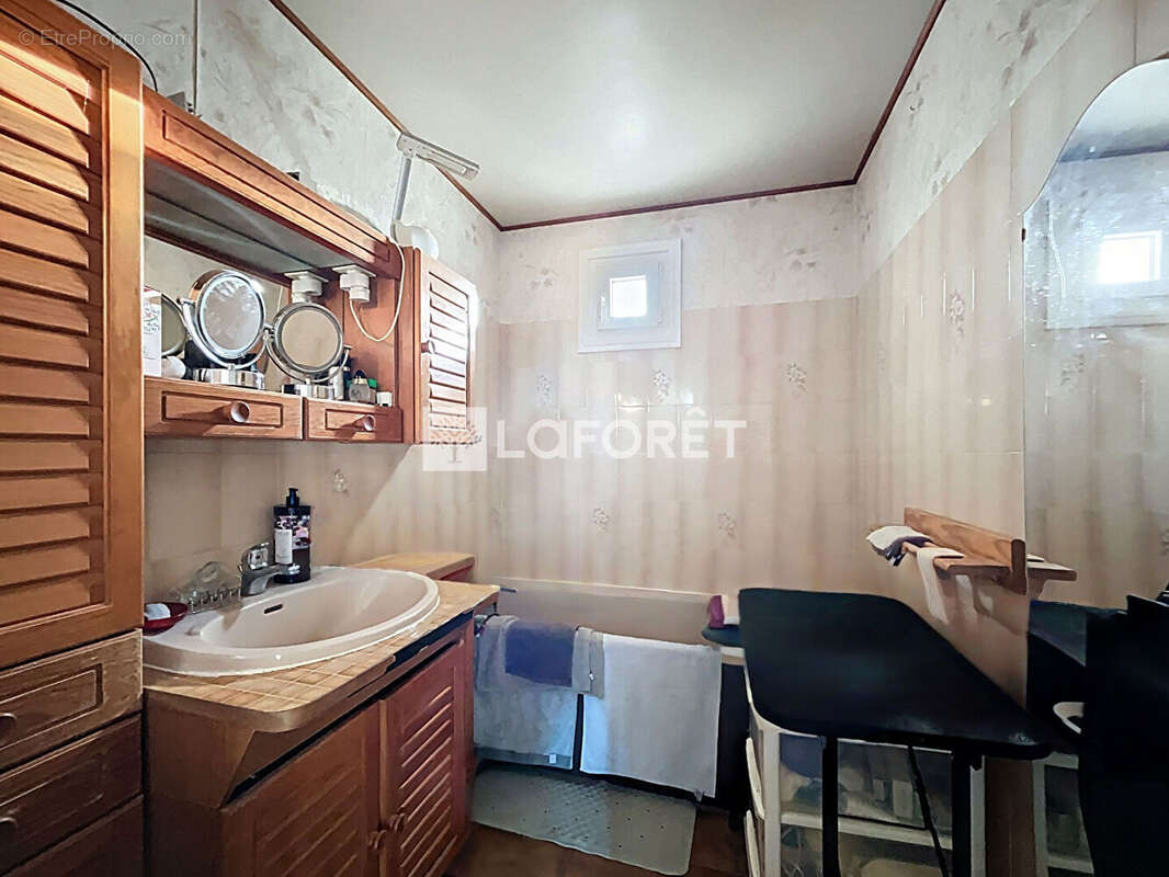 Maison à COURCELLES-SUR-SEINE