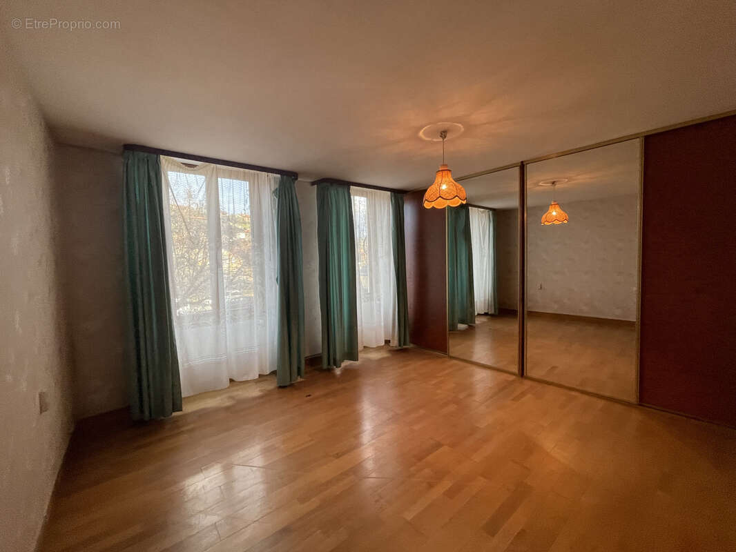 Appartement à L'ARBRESLE