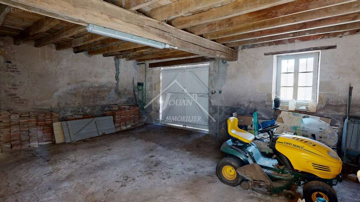 Ancienne maison de maître Bourbonnaise – 280 m² habitables avec dépendances et verger SAINT-HILAIRE - photo 18