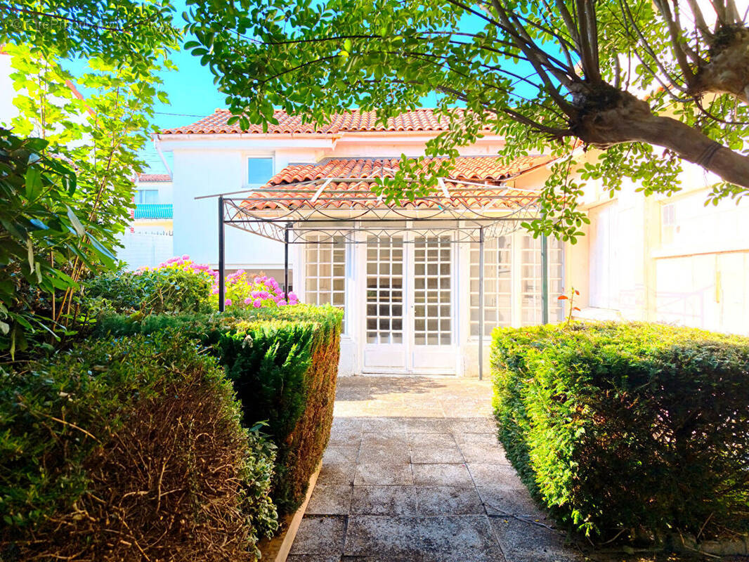 Maison à SAINTES