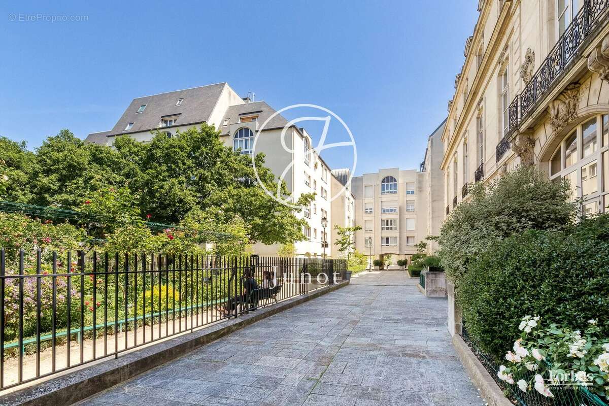 Appartement à PARIS-3E