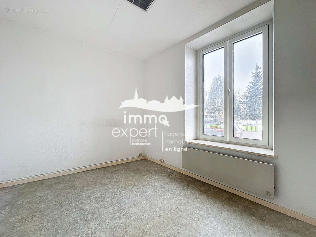 Commerce à MIRECOURT