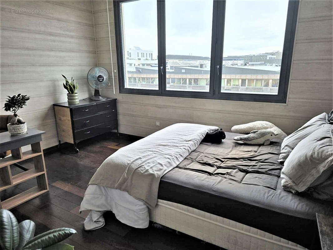 Appartement à COURBEVOIE