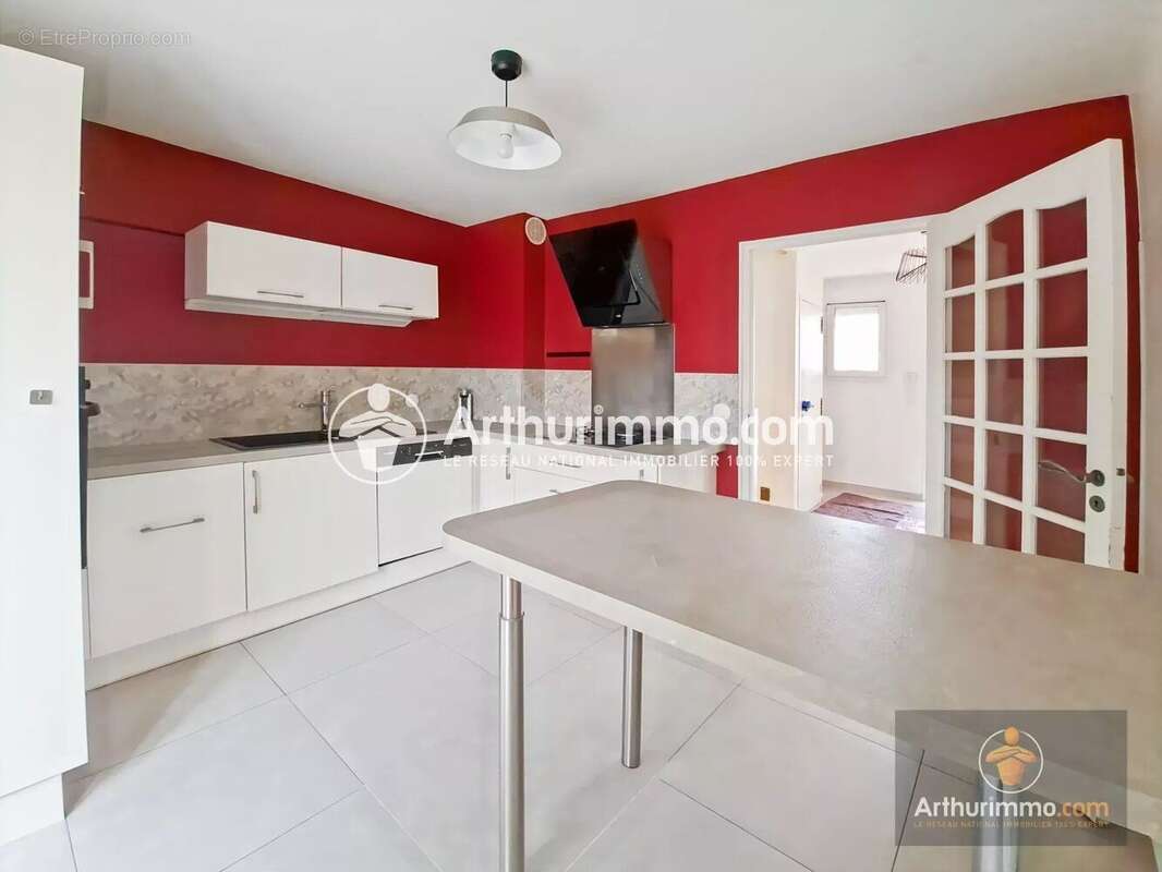 Maison à SAINT-PIERRE-DU-PERRAY