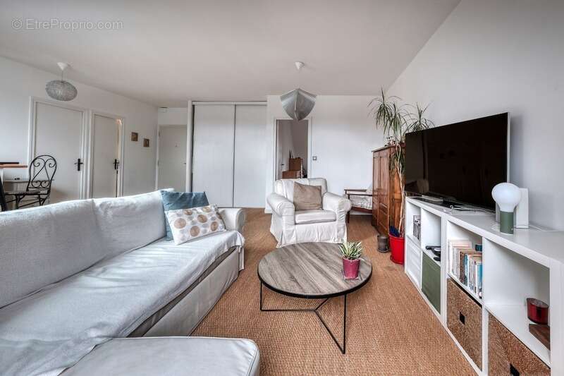 Appartement à NEAUPHLE-LE-CHATEAU