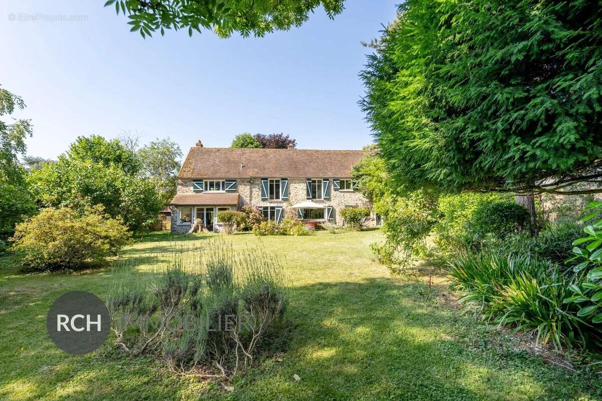 Maison à DAMPIERRE-EN-YVELINES