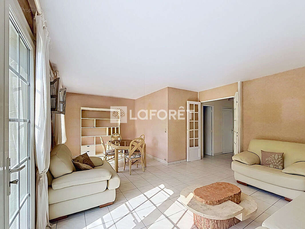 Maison Saint Denis en Val 4/5 pièces 97.3 m² - photo 3