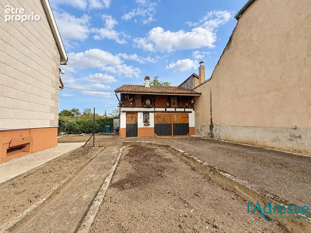 Maison mitoyenne de 91,17 m² avec jardin et dépendance - photo 2