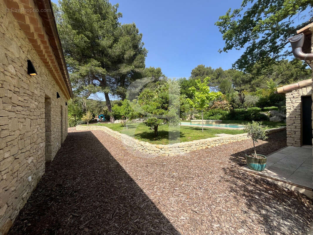 Maison à L'ISLE-SUR-LA-SORGUE