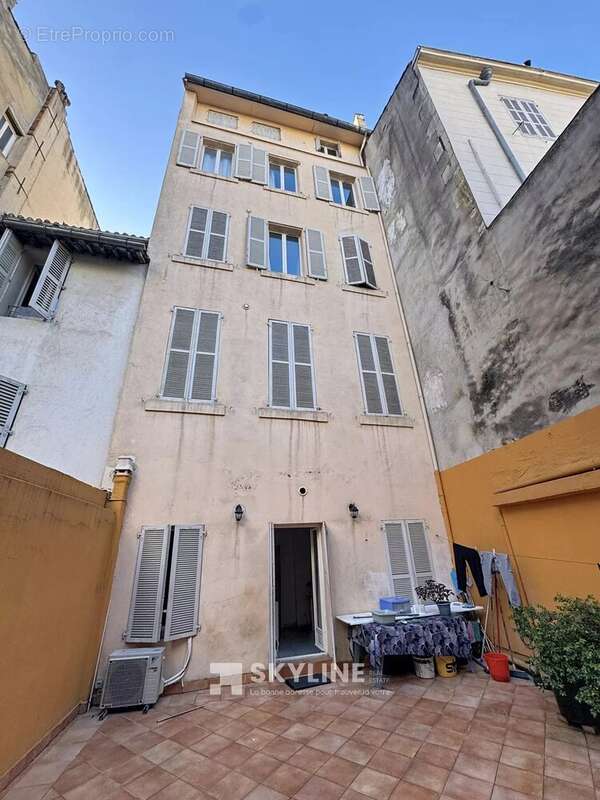 Appartement à MARSEILLE-1E