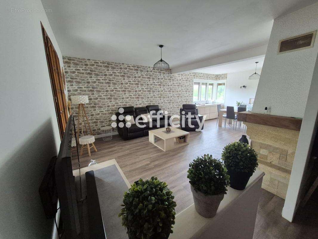 Maison 122 m² à Rochechouart  - photo 2