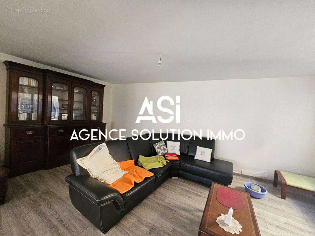 Maison à SAINT-GEORGES-LE-GAULTIER