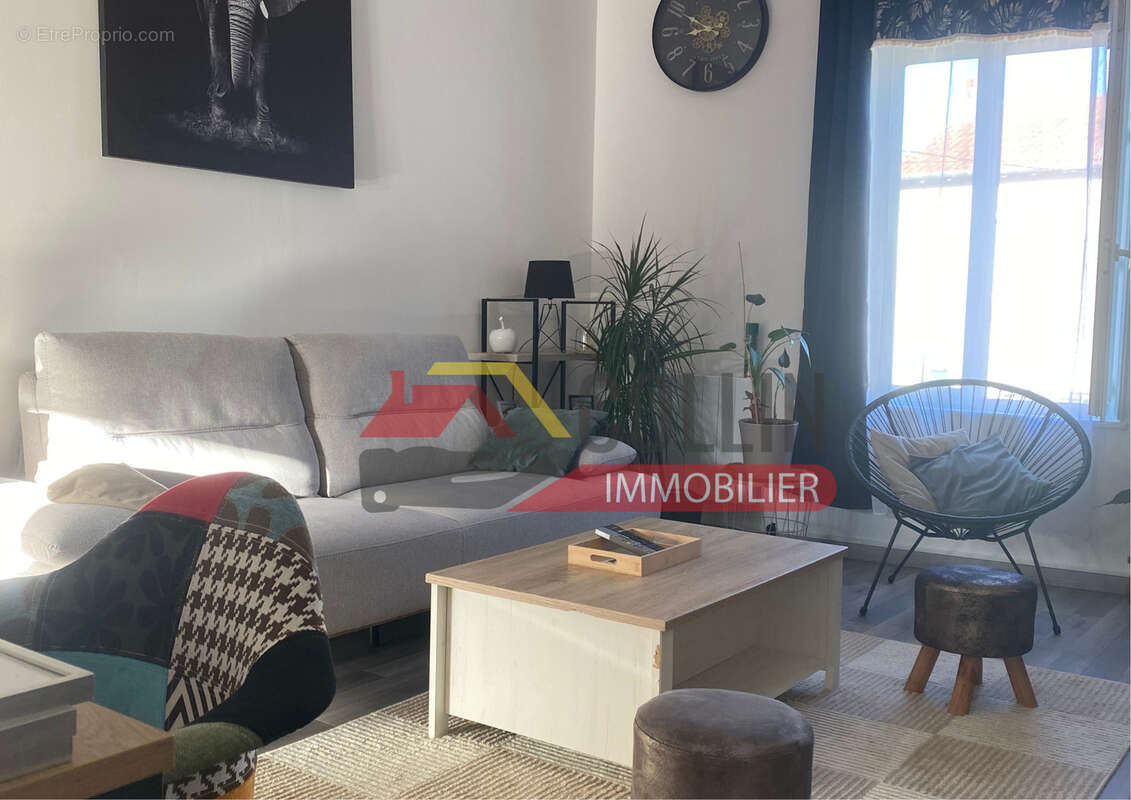 Ensemble immobilier, commerce (bar), appart F3 - photo 2