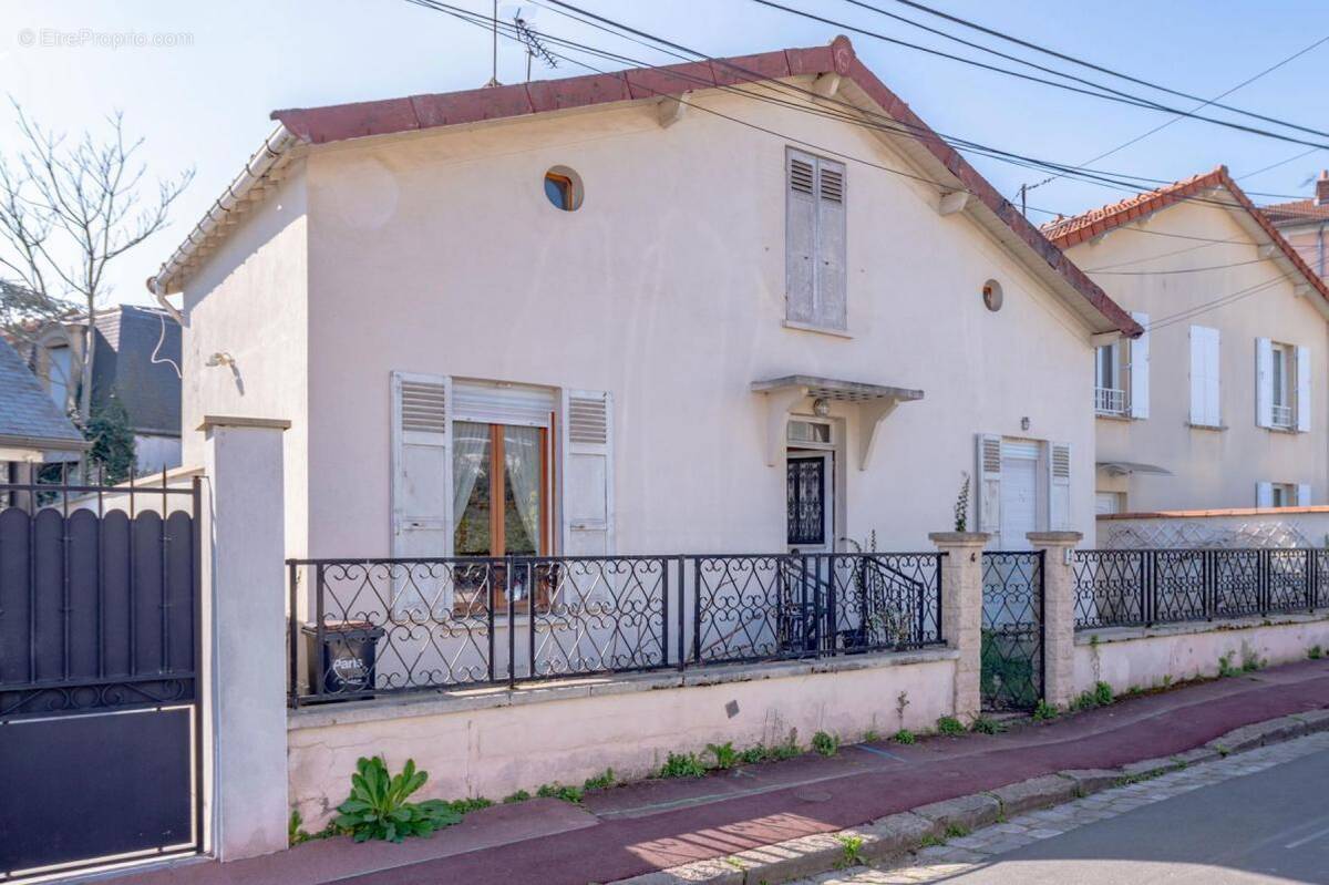 Maison à SAINT-MAUR-DES-FOSSES