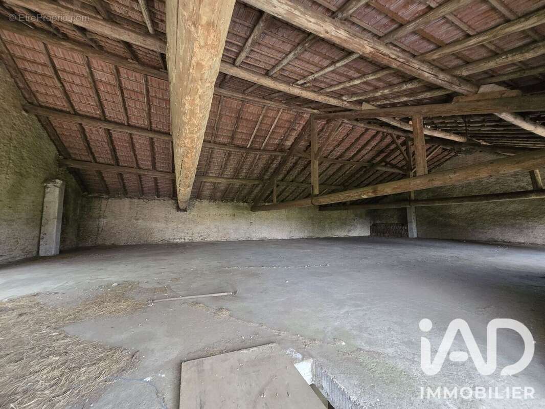 Appartement 660 m² à Amance  - photo 7