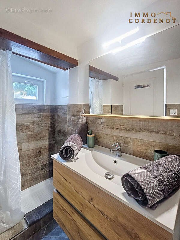 Maison 27 m² à Le Revest-Les-Eaux  - photo 8