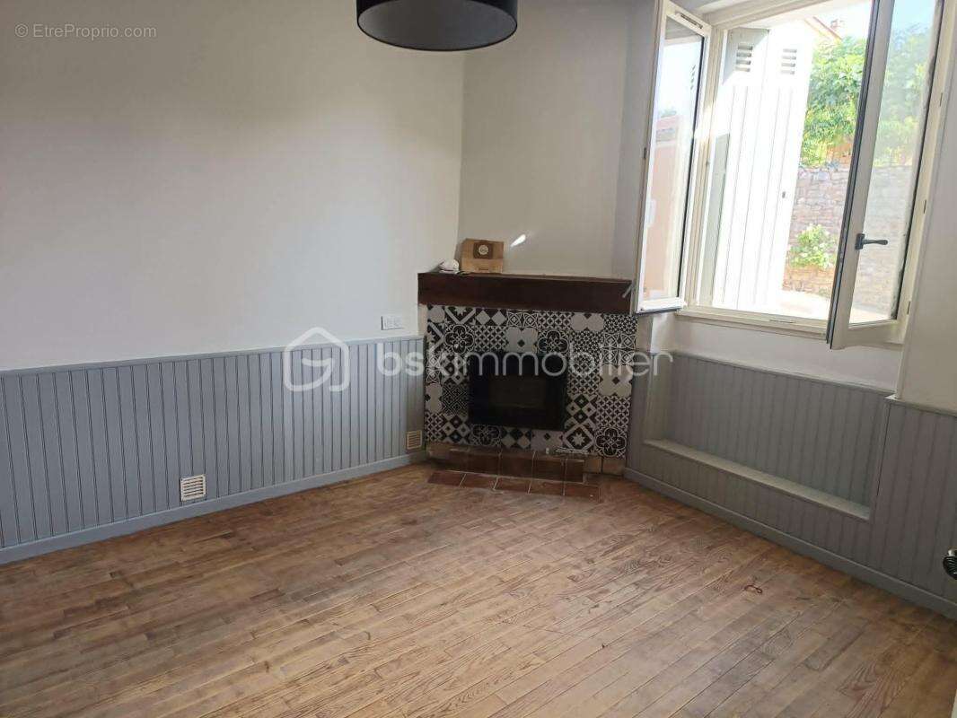 Maison de Ville de type 4 de 105 m2 entièrement Rénovée avec 2 Terrasses - photo 10