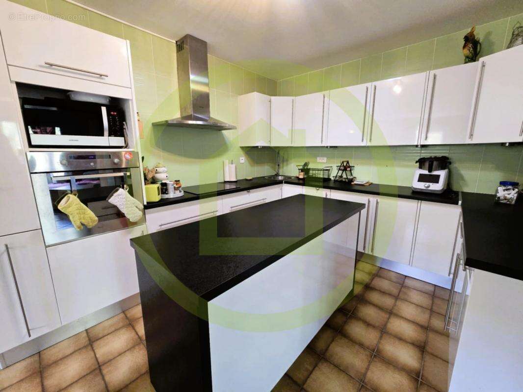 Maison à SAINT-BONNET-SUR-GIRONDE