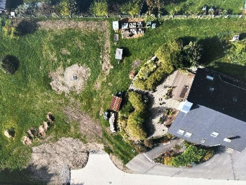 Terrain à LES MARCHES