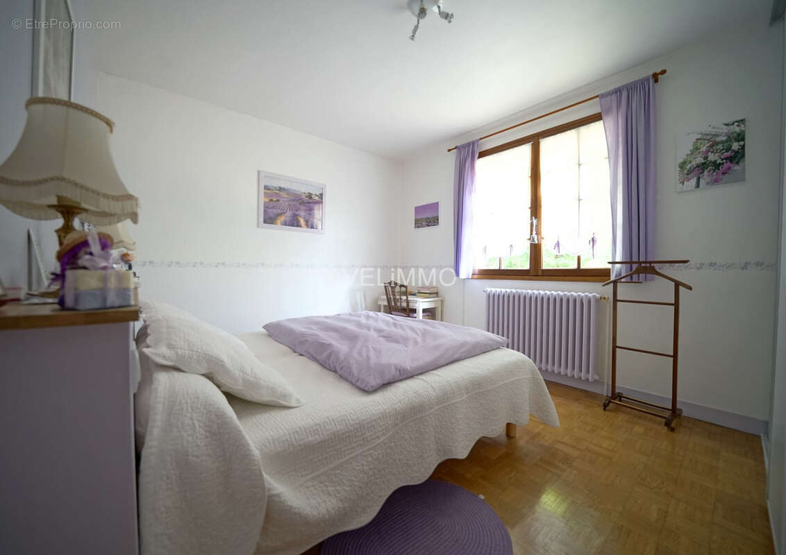 Maison à LA QUEUE-LES-YVELINES