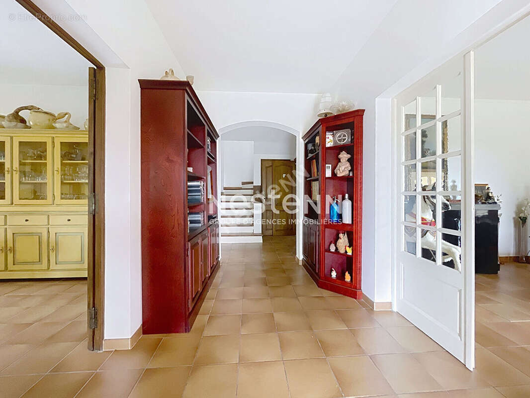 Lourmarin - Maison  5 pièce(s), 180m2, 4 belles chambres, garage-,piscine - photo 5