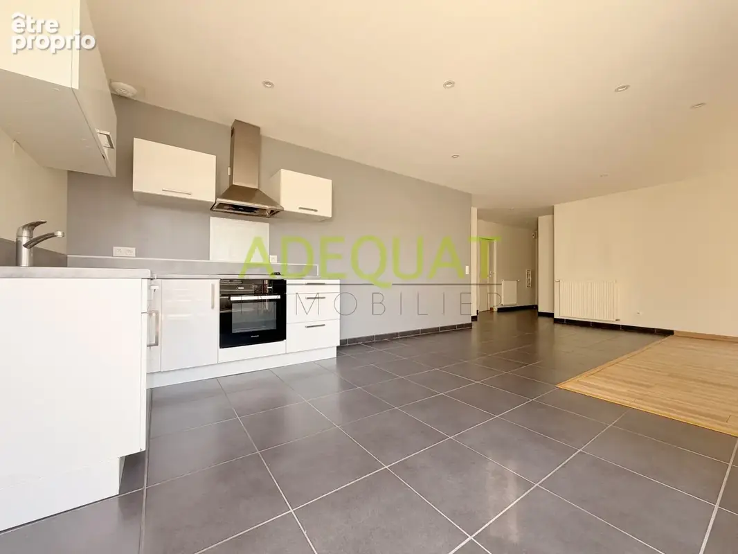 BOURGOIN JALLIEU 'CENTRE VILLE', Appartement T3 + terrasse + cave + 2 parkings… - photo 4