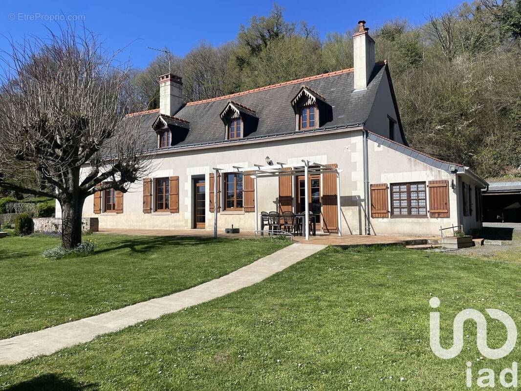 Photo 1 - Maison à NEUILLE-LE-LIERRE