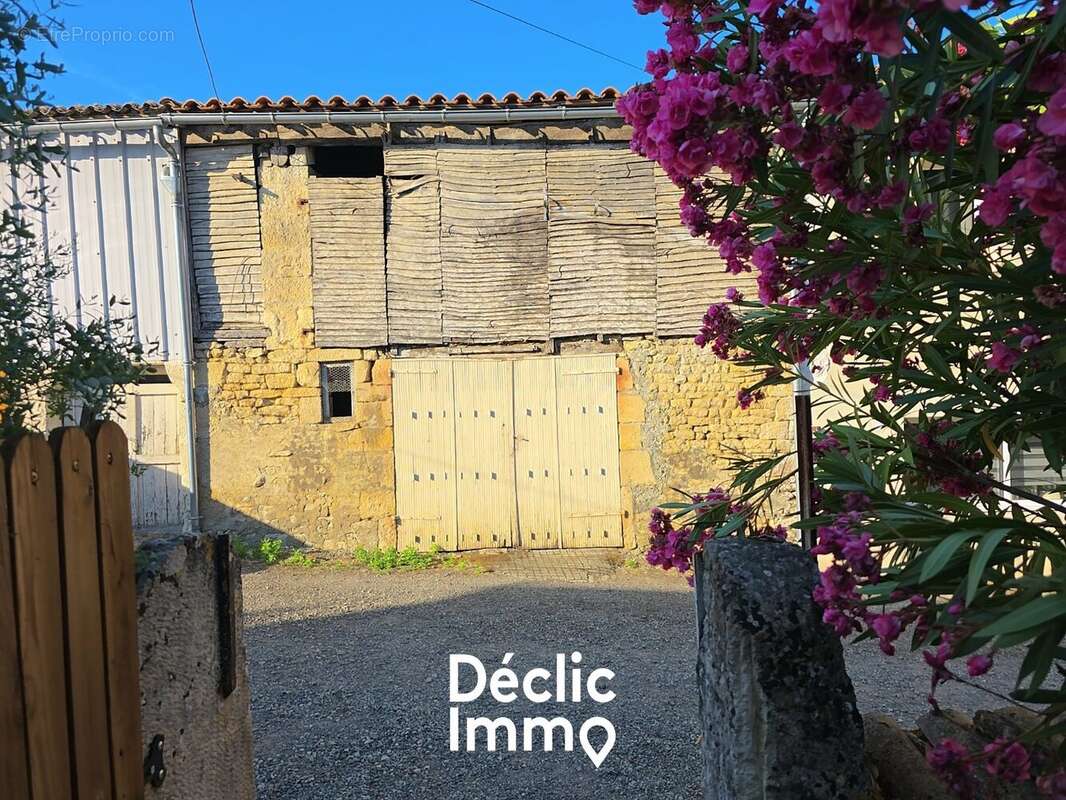 Charmante Maison en Pierre avec Garage et Jardin  A Cherveux - photo 2