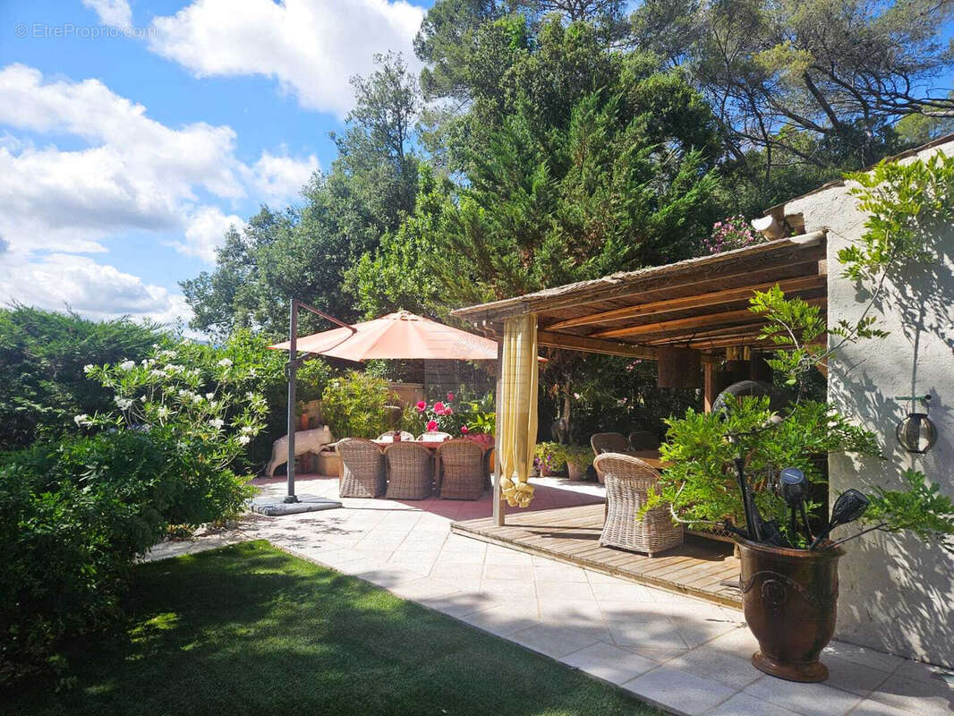 Maison à ROQUEFORT-LES-PINS